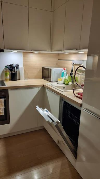 Private Zimmer Am Dresden Hauptbahnhof エクステリア 写真